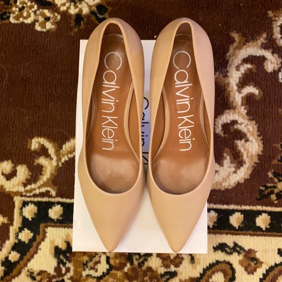 Guess leather heel. - Picture 3 of 6